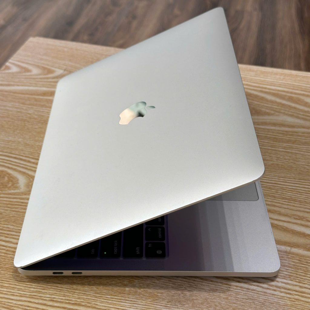 Macbook Pro M1 8/256 bạc