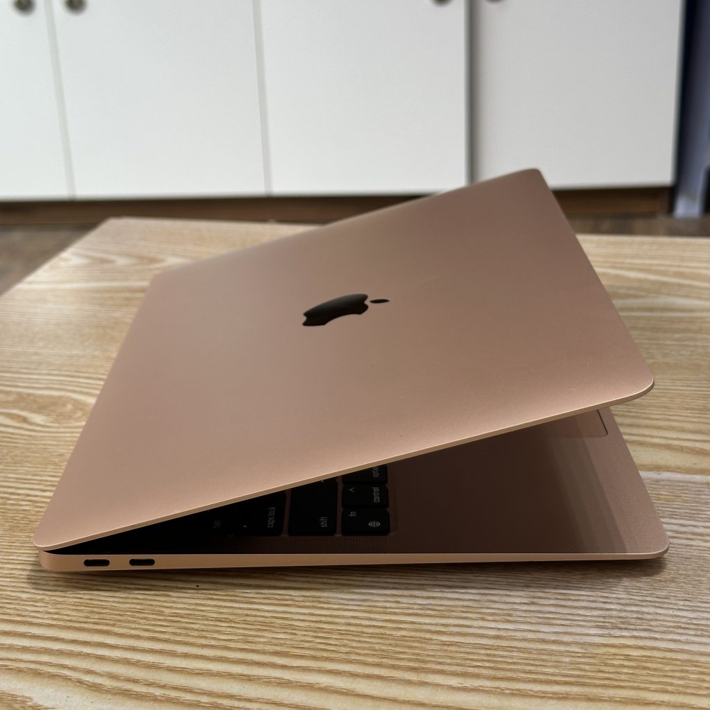 Macbook Air M1 8/256 hồng