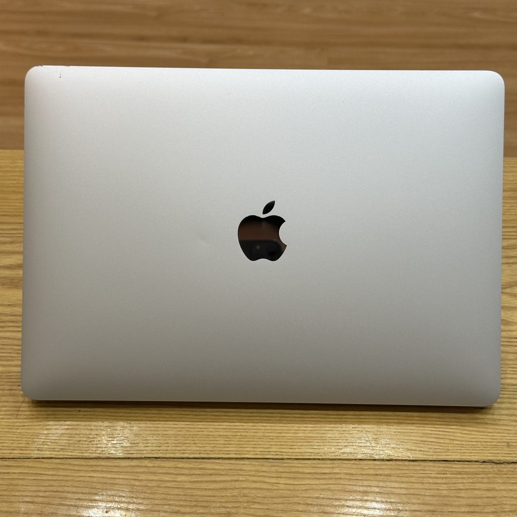 Macbook Air M1 8/256 bạc