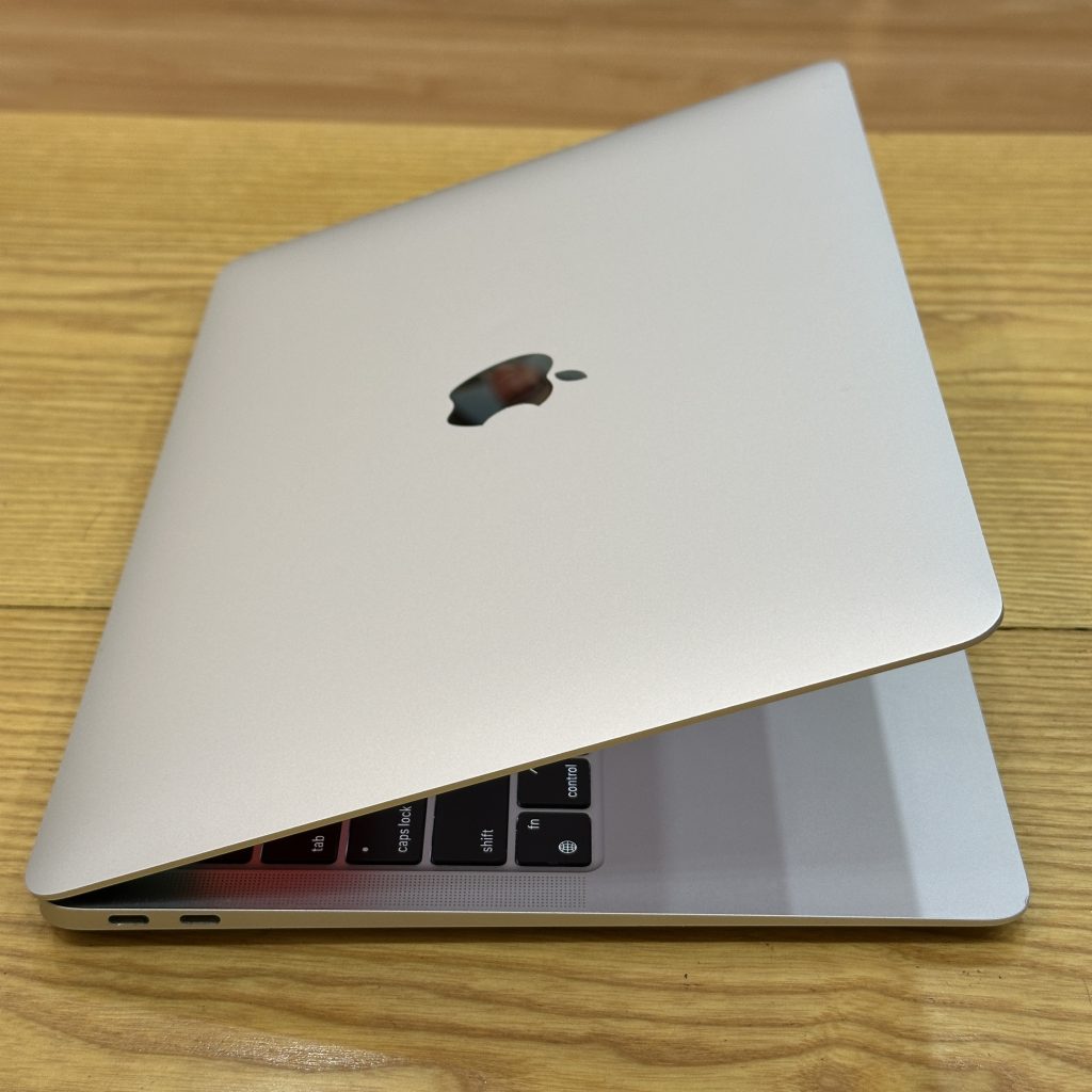 Macbook Air M1 8/256 bạc