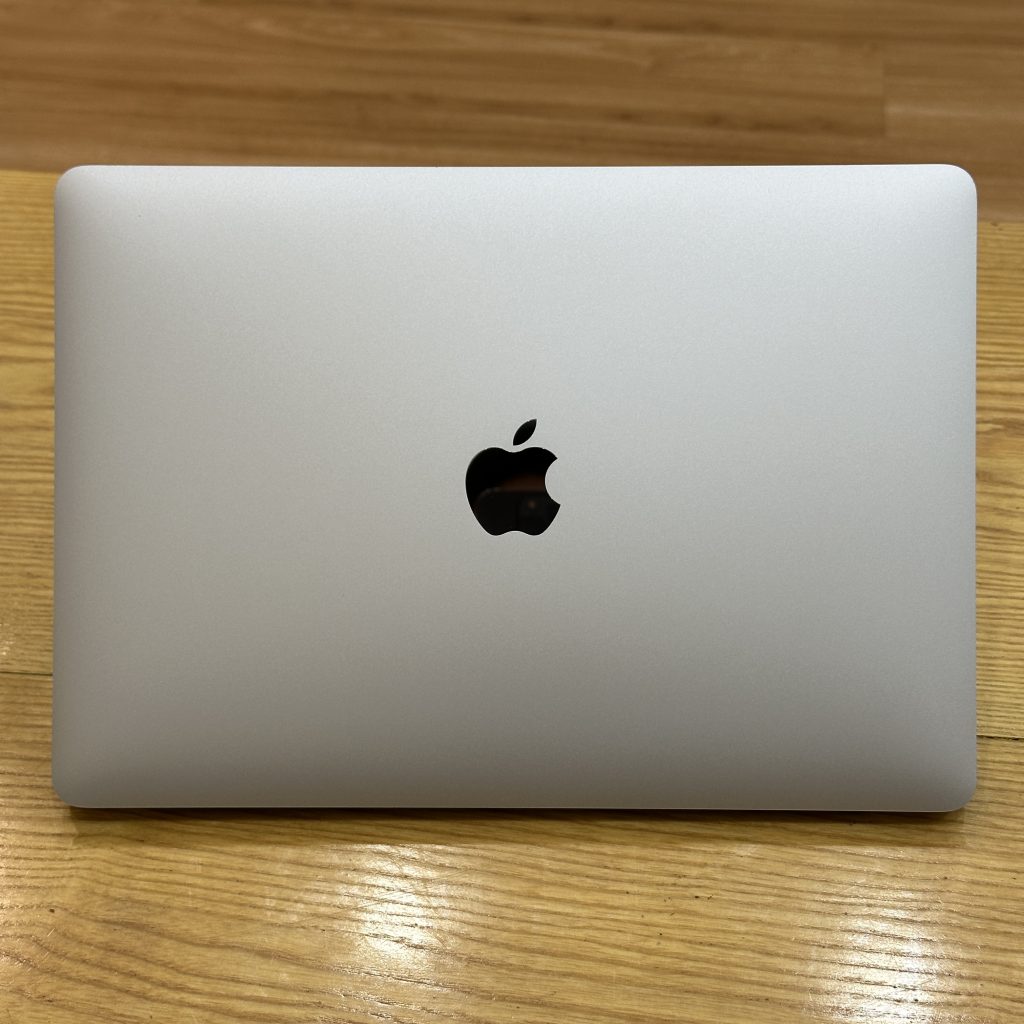 Macbook Pro M1 8/512 silver