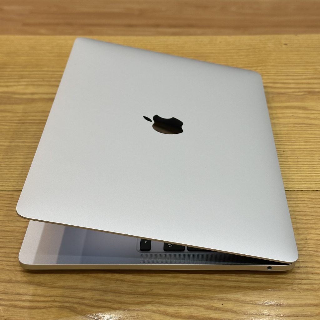 Macbook Pro M1 8/512 silver