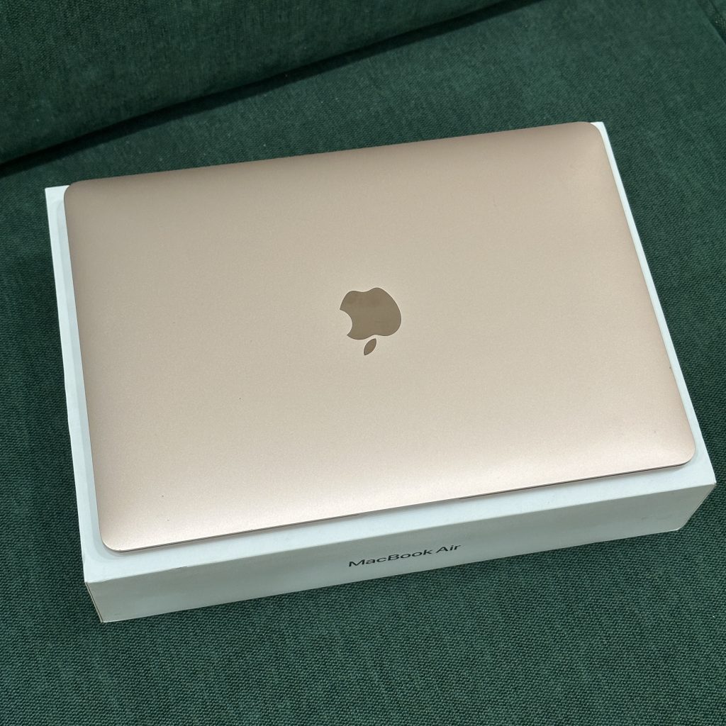 Macbook Air M1 8/256 rosegold