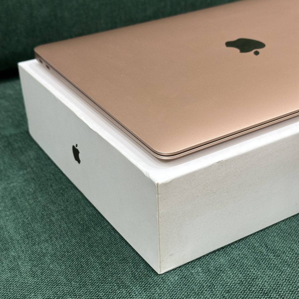 Macbook Air M1 8/256 rosegold