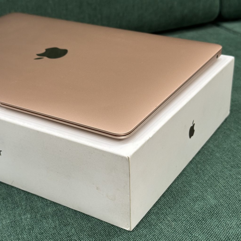 Macbook Air M1 8/256 rosegold