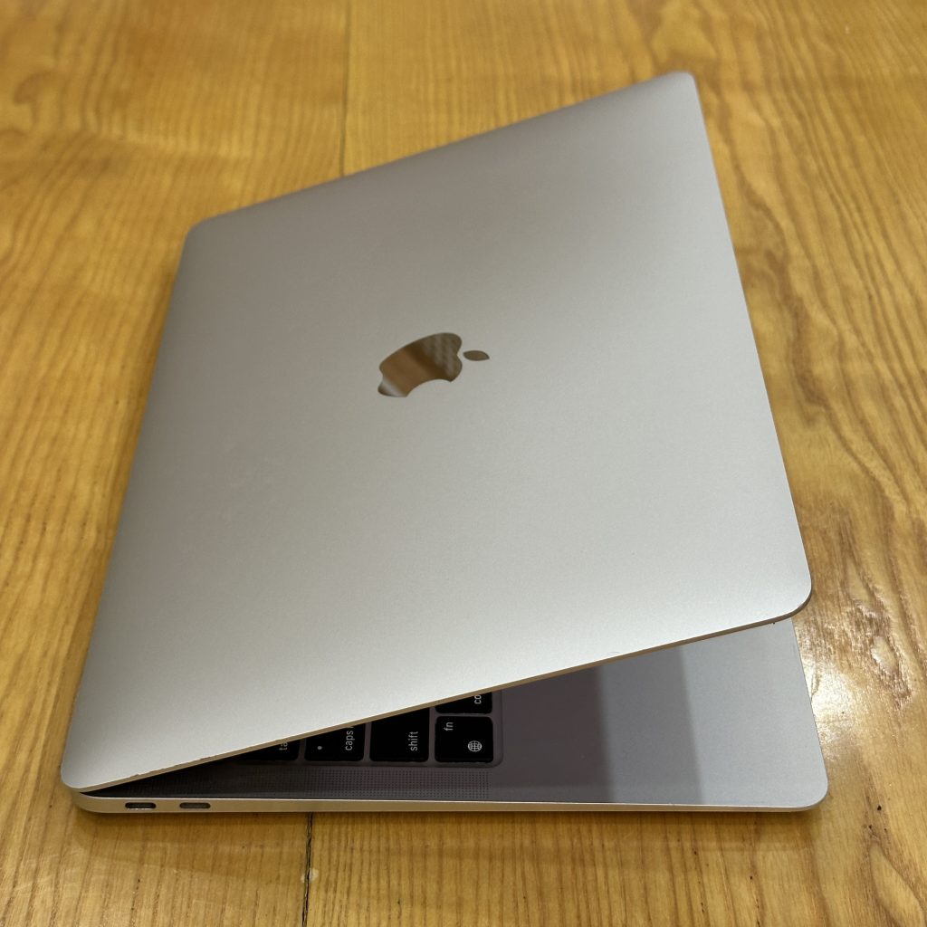 Macbook Air M1 8/256 bạc