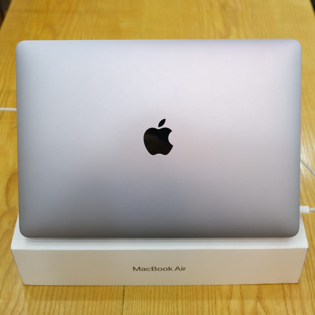 Macbook Air M1 8/256 xám