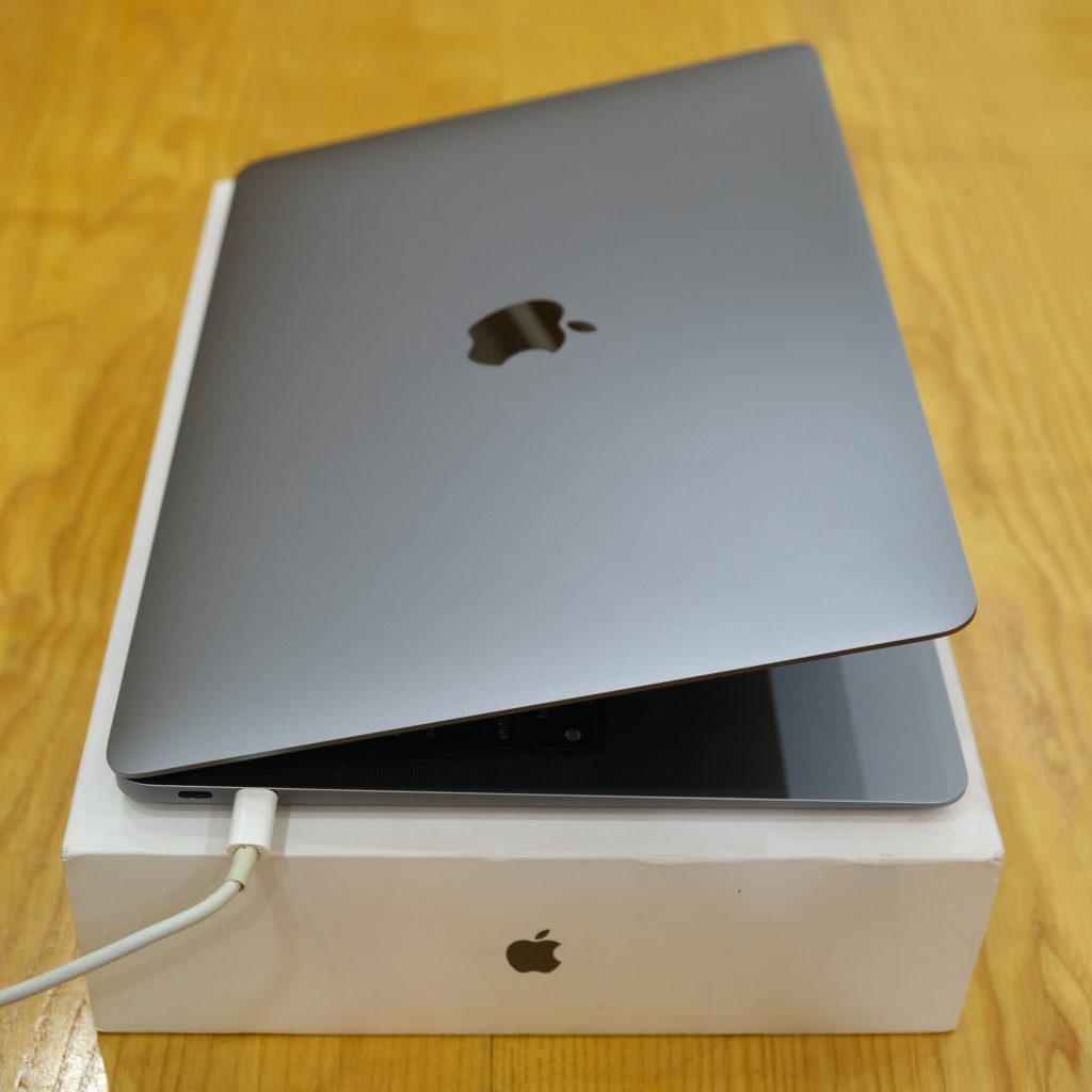 Macbook Air M1 8/256 xám